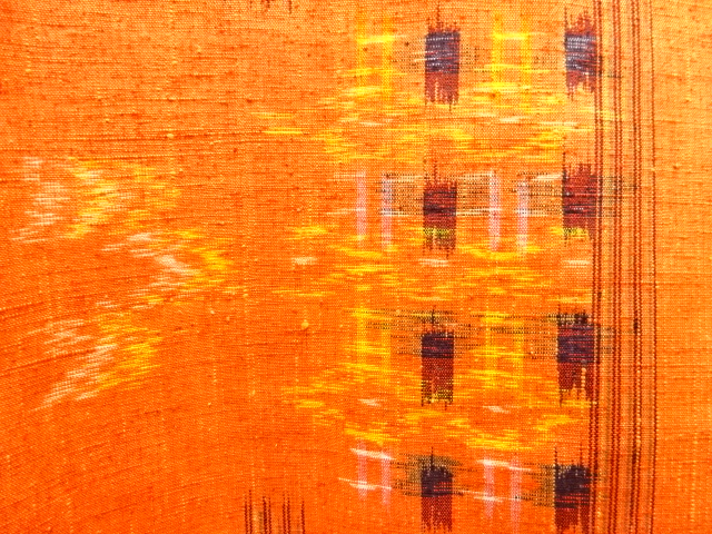  幾何学模様織出し手織り紬着物